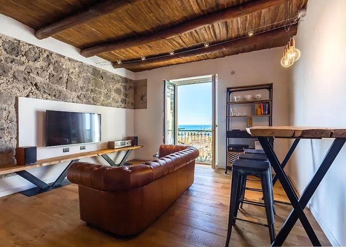 Starhost - Minerva Suite Seaview